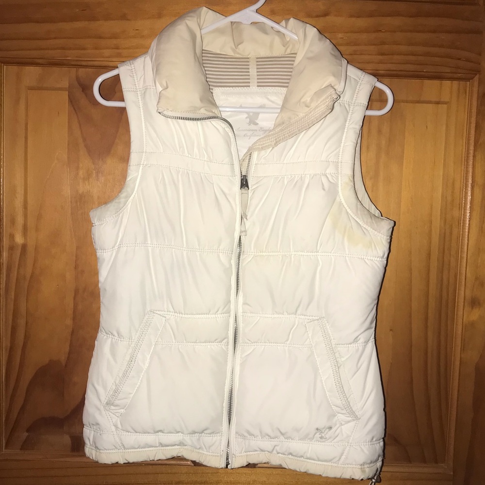 American Eagle White Puffer Vest